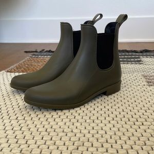 Chelsea Rainboots size 6 Army Green